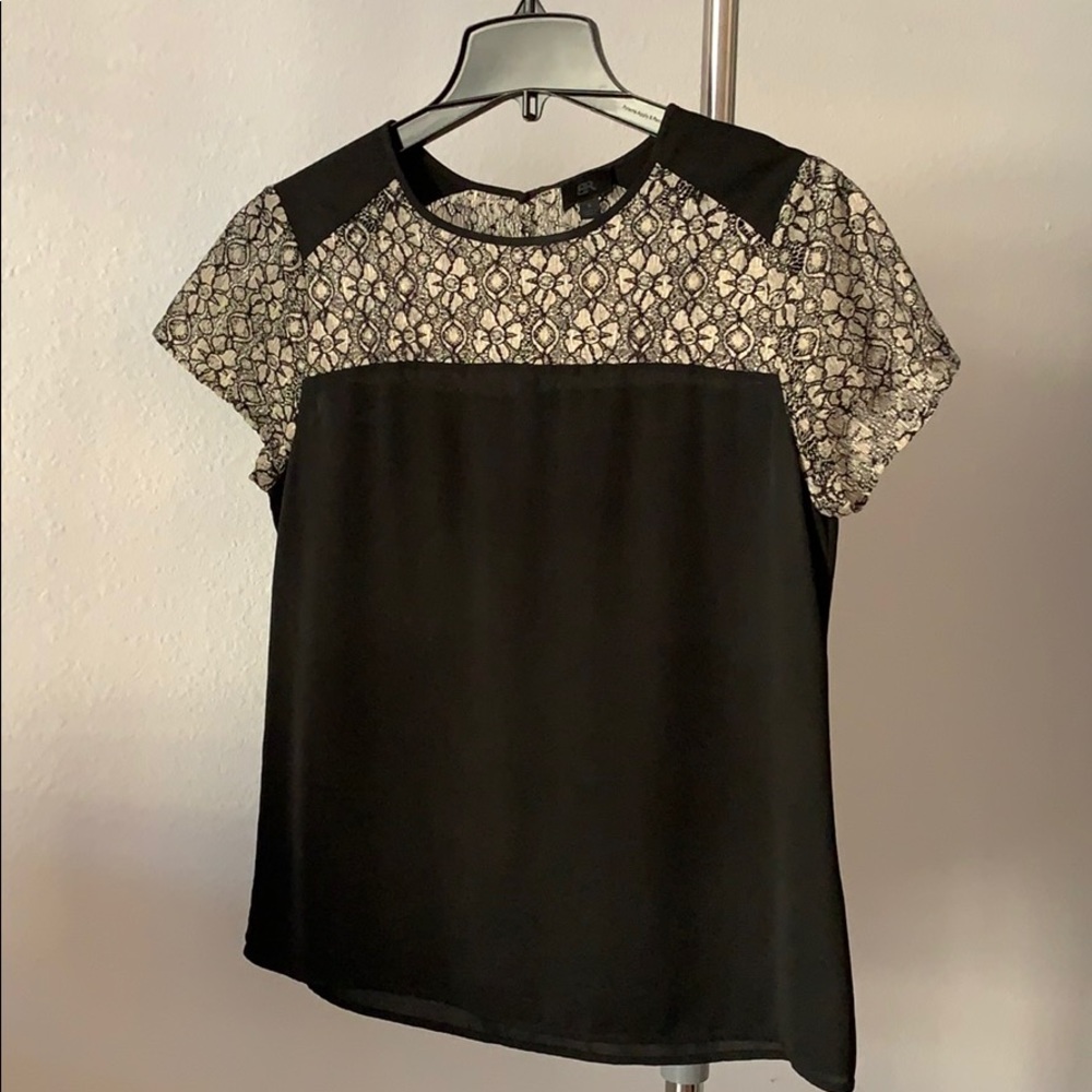 Banana Republic black lace detail short sleeve